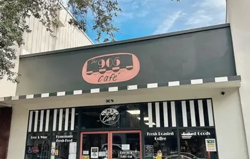 The 905 Cafe